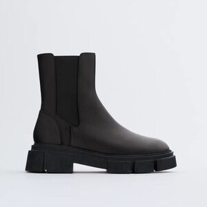 NWT. Zara Flat Leather Ankle Boot. Size 9.